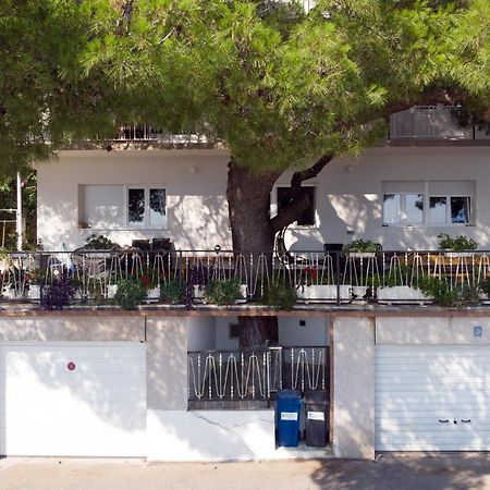 Apartments Adisa Omis Bagian luar foto
