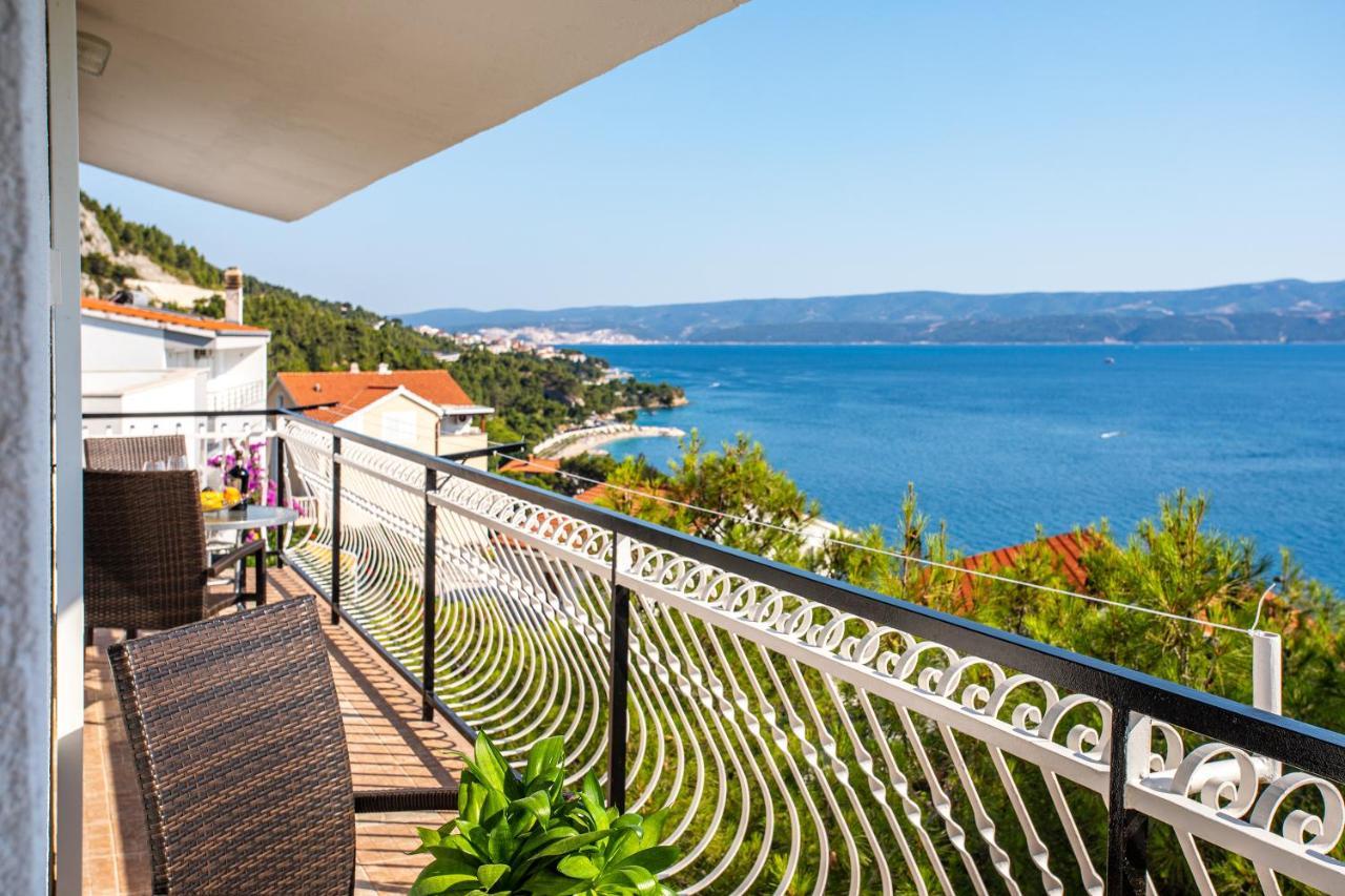 Apartments Adisa Omis Bagian luar foto