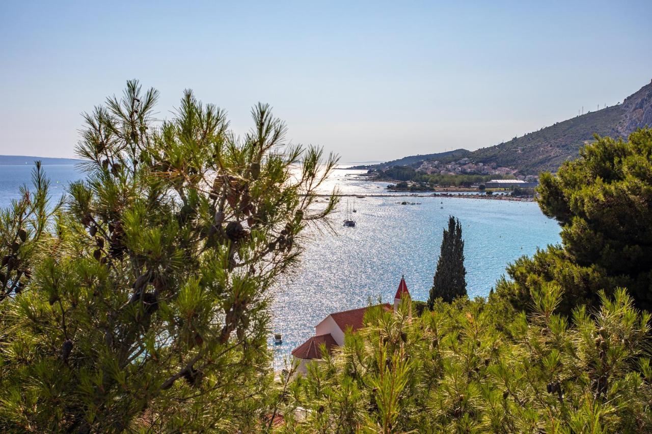Apartments Adisa Omis Bagian luar foto